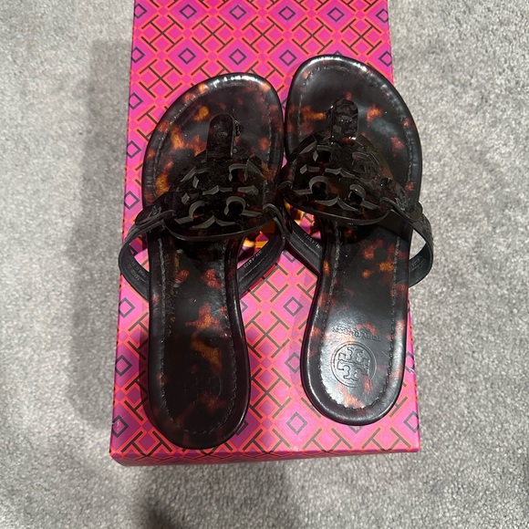 Tory Burch Miller Sandals - Discontinued Women’s Size 5.5 with box - Picture 4 of 4